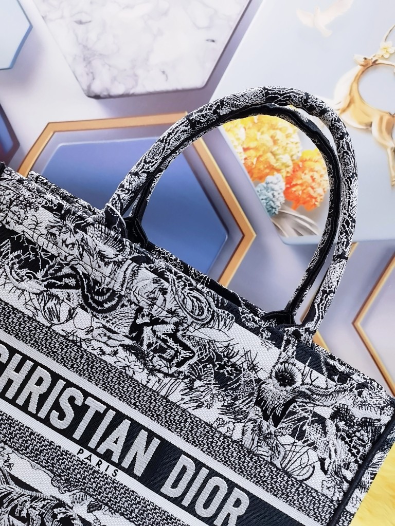 Christian Dior Shopping Bags